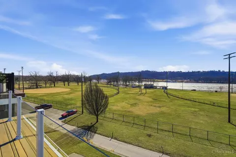 View/Area - 3003 Riverside Dr, Cincinnati, OH 45226 photo 2 of 5
