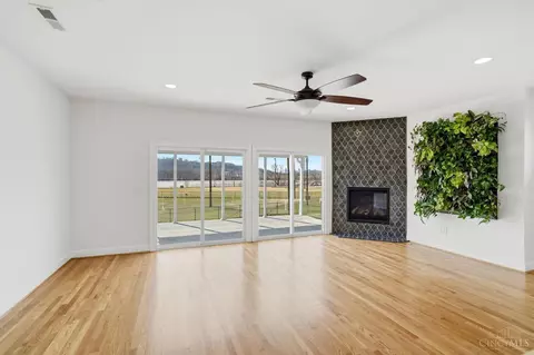 Living - 3003 Riverside Dr, Cincinnati, OH 45226 photo 2 of 5