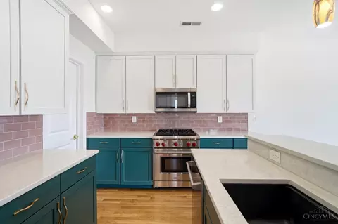 Kitchen - 3003 Riverside Dr, Cincinnati, OH 45226 photo 3 of 4