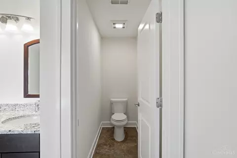 Bath - 3003 Riverside Dr, Cincinnati, OH 45226 photo 3 of 8