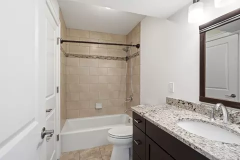 Bath - 3003 Riverside Dr, Cincinnati, OH 45226 photo 6 of 8