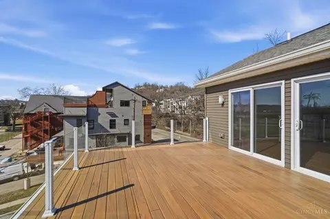 Exterior - 3003 Riverside Dr, Cincinnati, OH 45226 photo 5 of 10
