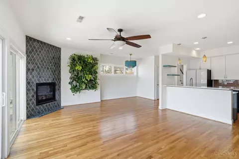 Living - 3003 Riverside Dr, Cincinnati, OH 45226 photo 1 of 5