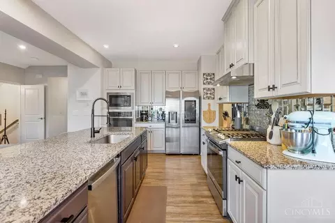 Kitchen - 2776 Aristides Ct, Morrow, OH 45152 photo 3 of 4