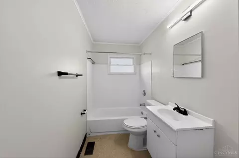Bath - 9636 Pippin Rd, Cincinnati, OH 45231 photo 2 of 2