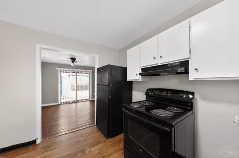 Kitchen - 9636 Pippin Rd, Cincinnati, OH 45231 photo 3 of 4