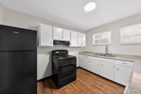 Kitchen - 9636 Pippin Rd, Cincinnati, OH 45231 photo 1 of 4