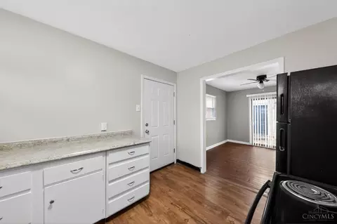 Entry Way - 9636 Pippin Rd, Cincinnati, OH 45231 photo 2 of 3