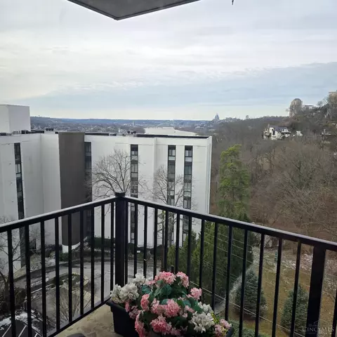1815 William Howard Taft, Cincinnati, OH 45206 photo 2