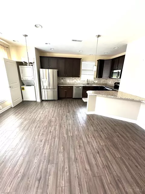 Kitchen - 199 Rochelle St, Cincinnati, OH 45219 photo 4 of 5