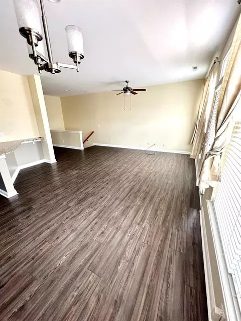 Living - 199 Rochelle St, Cincinnati, OH 45219 photo 2 of 5