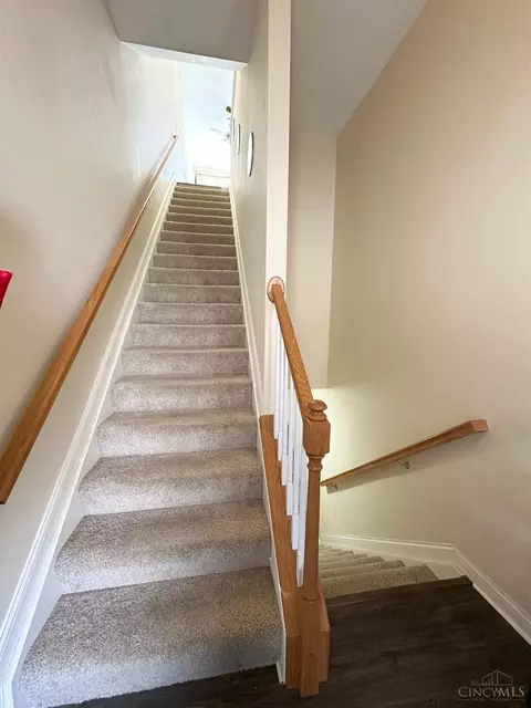 Entry Way - 199 Rochelle St, Cincinnati, OH 45219 photo 1 of 2