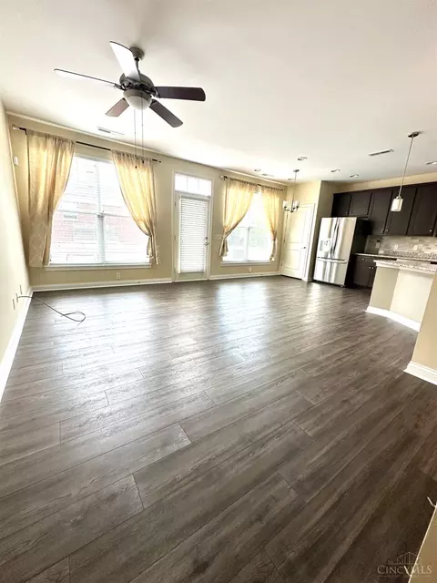 Living - 199 Rochelle St, Cincinnati, OH 45219 photo 3 of 5