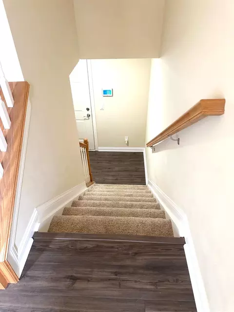 Entry Way - 199 Rochelle St, Cincinnati, OH 45219 photo 2 of 2