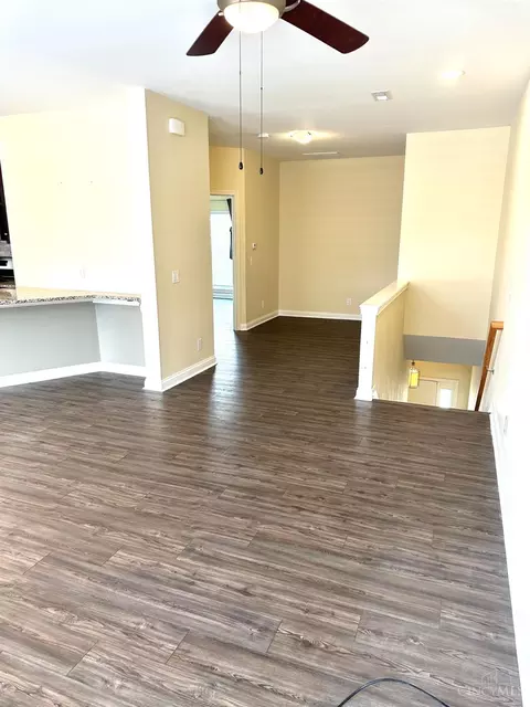 Living - 199 Rochelle St, Cincinnati, OH 45219 photo 4 of 5