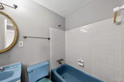 Bath - 1854 Windmill Way, Cincinnati, OH 45240 photo 1 of 2