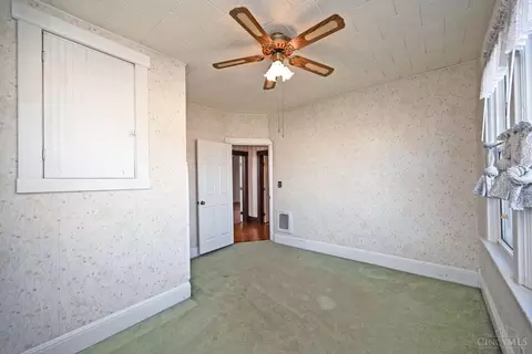 Bedroom - 215 Walnut St, Elmwood Place, OH 45216 photo 9 of 9