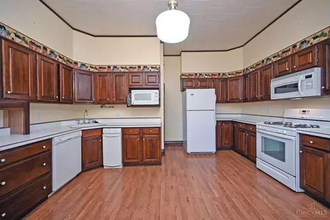 Kitchen - 215 Walnut St, Elmwood Place, OH 45216 photo 4 of 6