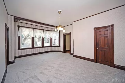 Living - 215 Walnut St, Elmwood Place, OH 45216 photo 3 of 4