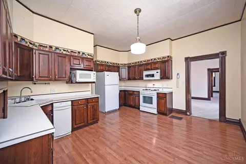 Kitchen - 215 Walnut St, Elmwood Place, OH 45216 photo 3 of 6