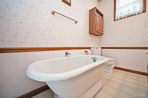 Bath - 215 Walnut St, Elmwood Place, OH 45216 photo 4 of 5