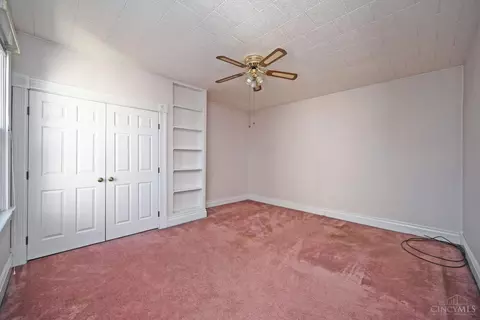 Bedroom - 215 Walnut St, Elmwood Place, OH 45216 photo 4 of 9