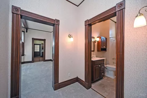 Entry Way - 215 Walnut St, Elmwood Place, OH 45216 photo 4 of 6