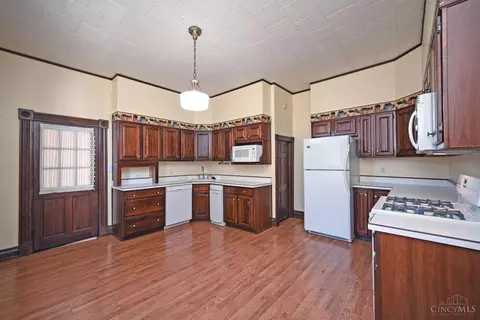 Kitchen - 215 Walnut St, Elmwood Place, OH 45216 photo 1 of 6
