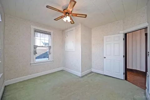 Bedroom - 215 Walnut St, Elmwood Place, OH 45216 photo 8 of 9