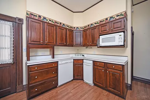 Kitchen - 215 Walnut St, Elmwood Place, OH 45216 photo 5 of 6