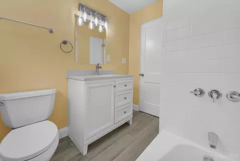 Bath - 3914 Meyerfeld Ave, Cheviot, OH 45211 photo 5 of 8