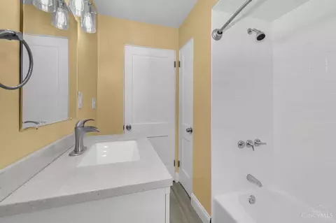 Bath - 3914 Meyerfeld Ave, Cheviot, OH 45211 photo 4 of 8