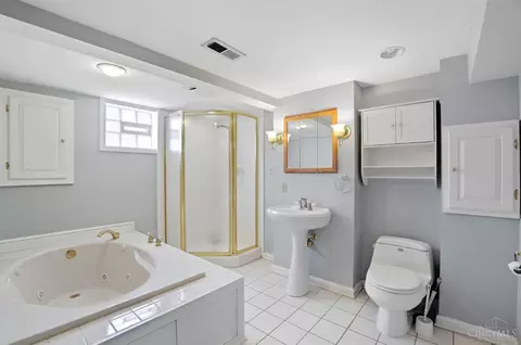 Bath - 5965 Wayside Ave, Cincinnati, OH 45230 photo 4 of 6