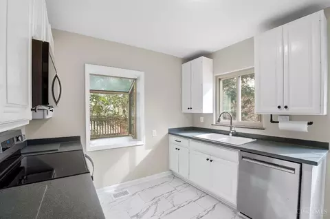 Kitchen - 5965 Wayside Ave, Cincinnati, OH 45230 photo 1 of 4