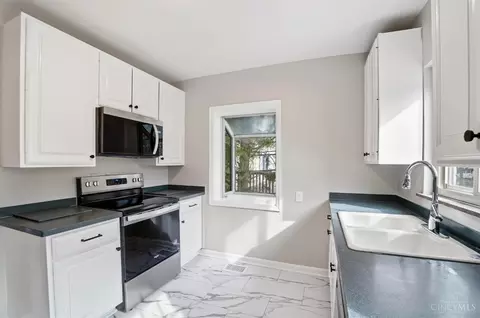 Kitchen - 5965 Wayside Ave, Cincinnati, OH 45230 photo 2 of 4