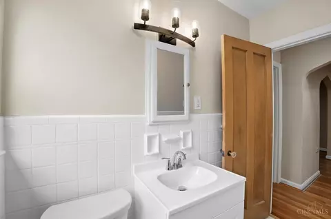 Bath - 5965 Wayside Ave, Cincinnati, OH 45230 photo 1 of 6