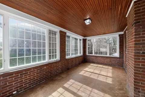 Exterior - 6621 Winton Rd, Cincinnati, OH 45224 photo 5 of 8