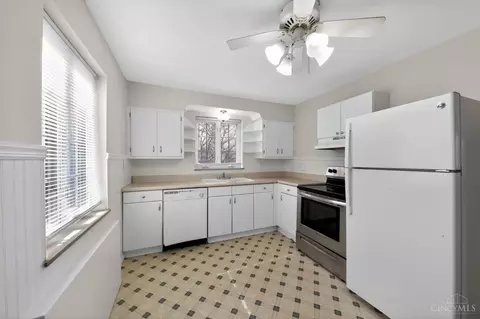 Kitchen - 6621 Winton Rd, Cincinnati, OH 45224 photo 3 of 4