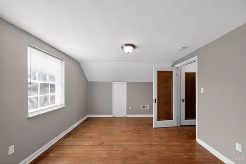 Bedroom - 6621 Winton Rd, Cincinnati, OH 45224 photo 4 of 5