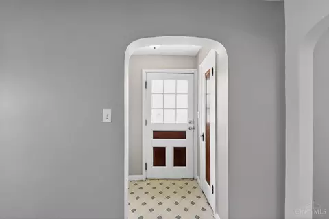 Entry Way - 6621 Winton Rd, Cincinnati, OH 45224 photo 4 of 4