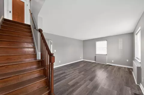 Entry Way - 6621 Winton Rd, Cincinnati, OH 45224 photo 3 of 4