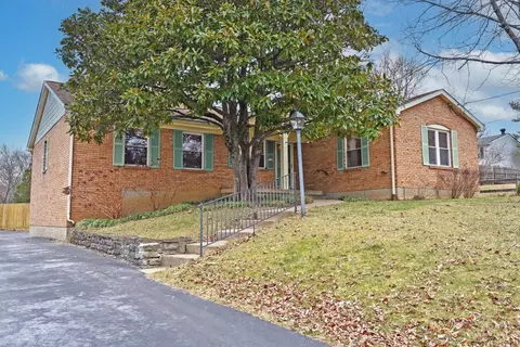2140 Trailwood Dr, Cincinnati, OH 45230
