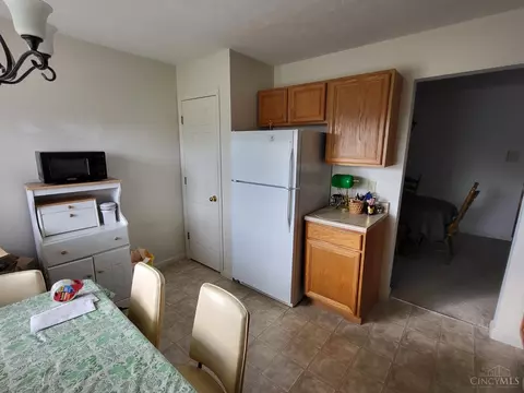 Kitchen - 10502 West Rd, Harrison, OH 45030 photo 2 of 2