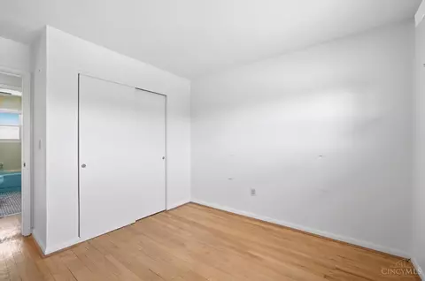 Bedroom - 571 Libbejo Dr, Cincinnati, OH 45233 photo 6 of 10