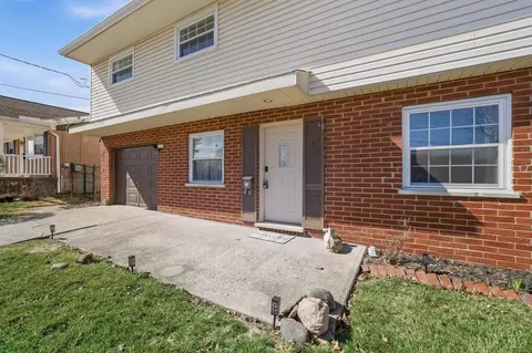 Exterior - 571 Libbejo Dr, Cincinnati, OH 45233 photo 4 of 9
