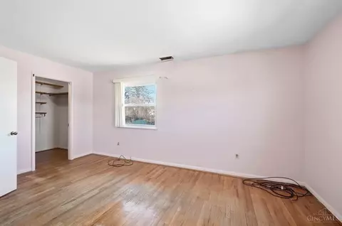 Bedroom - 571 Libbejo Dr, Cincinnati, OH 45233 photo 3 of 10