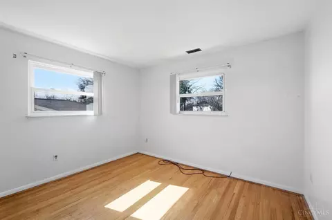 Bedroom - 571 Libbejo Dr, Cincinnati, OH 45233 photo 7 of 10