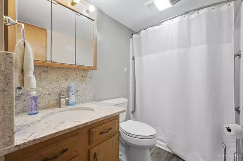 Bath - 571 Libbejo Dr, Cincinnati, OH 45233 photo 1 of 3