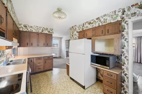 Kitchen - 571 Libbejo Dr, Cincinnati, OH 45233 photo 2 of 3