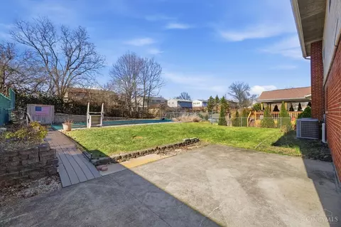 Exterior - 571 Libbejo Dr, Cincinnati, OH 45233 photo 5 of 9